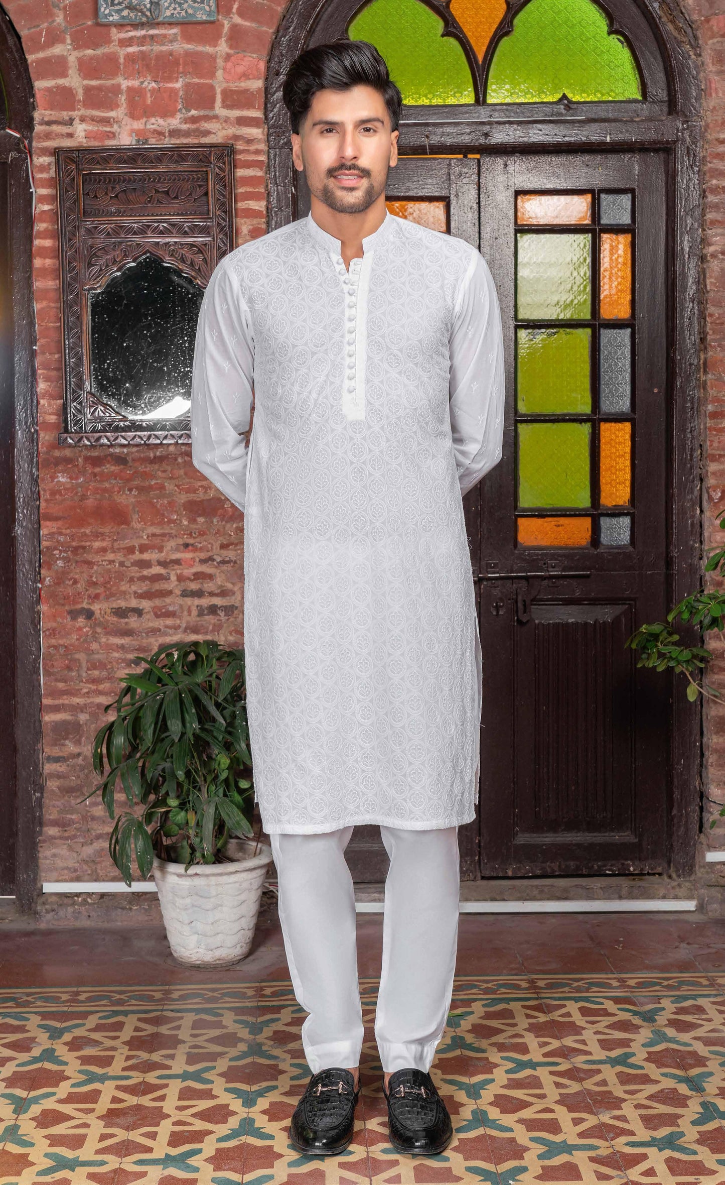 Lawn Chicken Kari White LCKW-02
