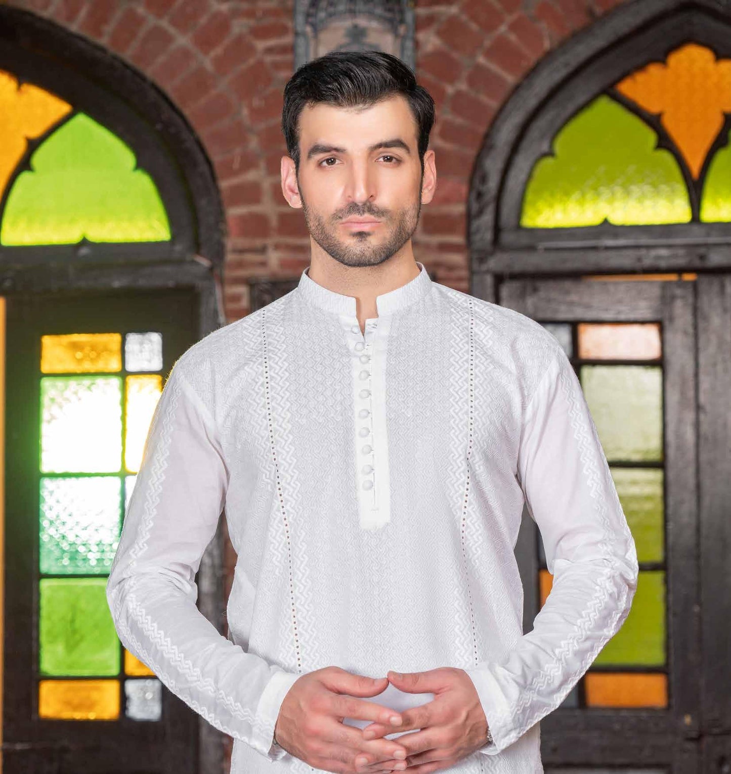 Lawn Chicken Kari White LCKW-01