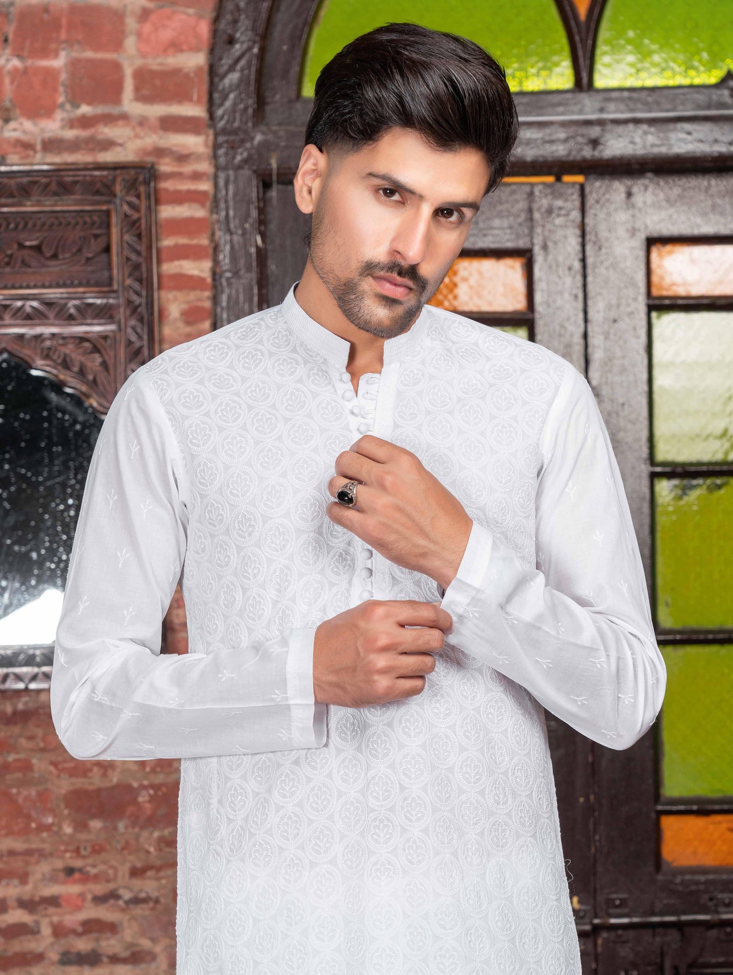 Lawn Chicken Kari White LCKW-02