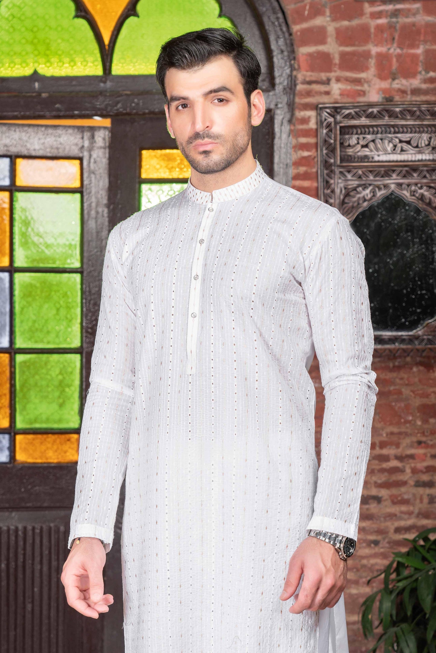 Lawn Chicken Kari White LCKW-04