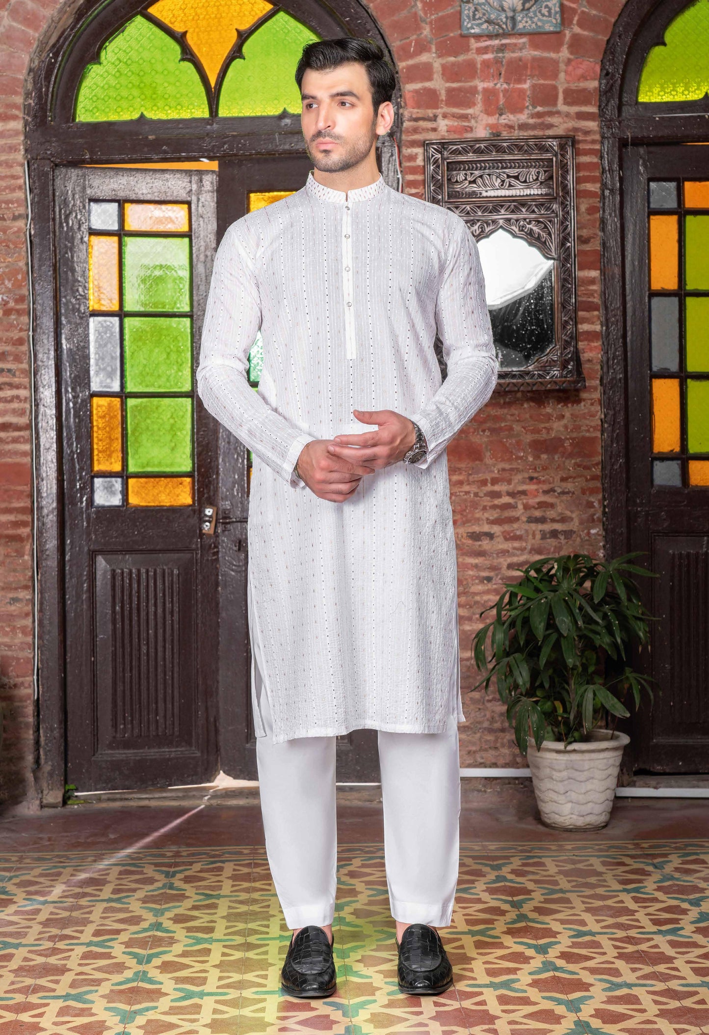 Lawn Chicken Kari White LCKW-04